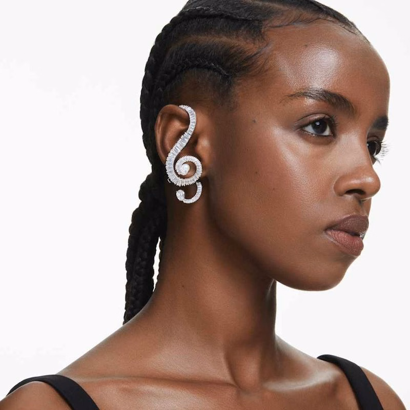 Ariana Grande x Swarovski Clip-Ohrringe, asymmetrisches Design, Kristallperle, Baguetteschliff, Weiß, rhodiniert